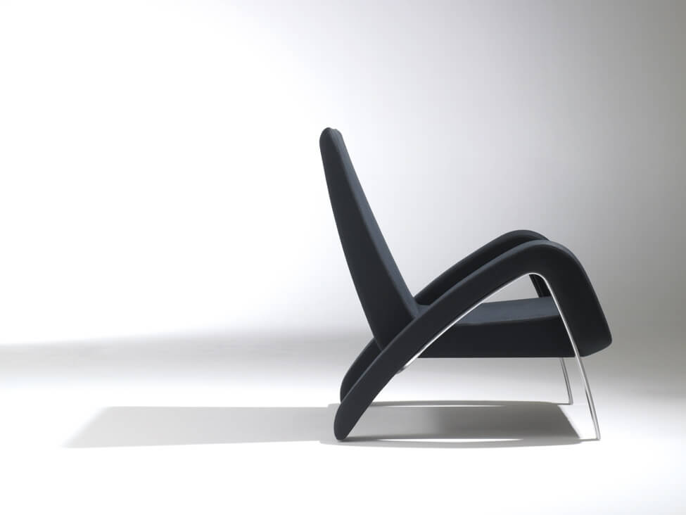 Дизайнерское кресло черного цвета
